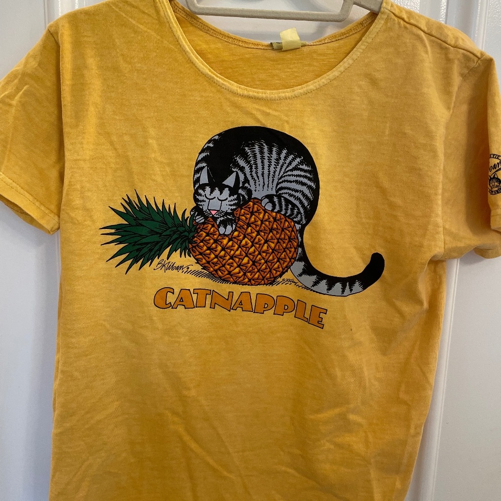 NWT yellow Small Cat and Pineapple Hawaiian Kliban t-shirt